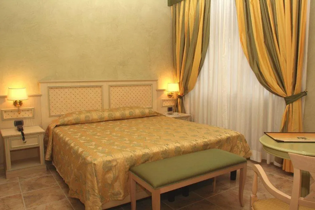 Da Oe Vittorio Srl Hotel Recco 3*,  Italy